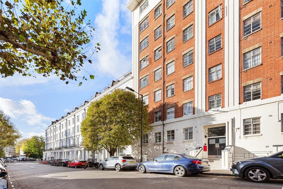 1 Bed Flat - Sleeps 4 - Parking - Wifi Apartment in City of Westminster