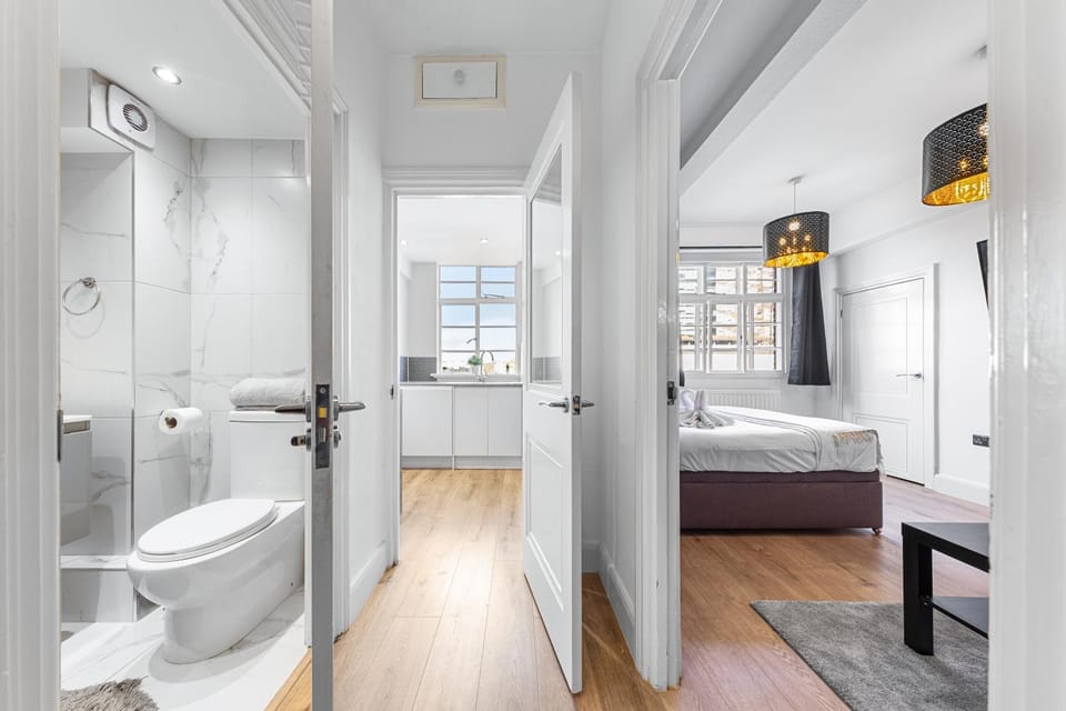 1 Bed Flat - Sleeps 4 - Parking - Wifi Apartment in City of Westminster