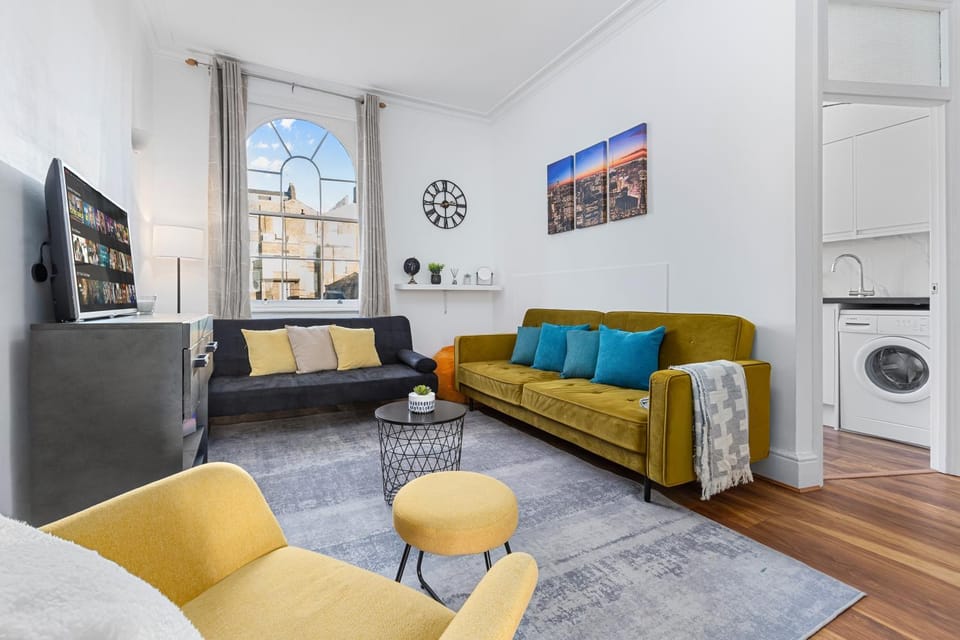 Communal lounge/ TV room, TV and multimedia, Living room, Evening entertainment
