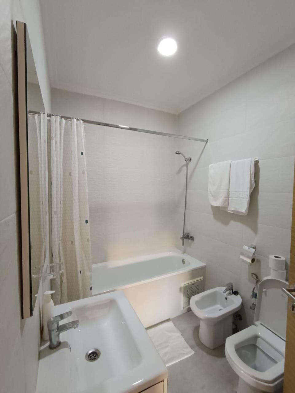 Toilet, Bathroom, Bath, bidet, towels