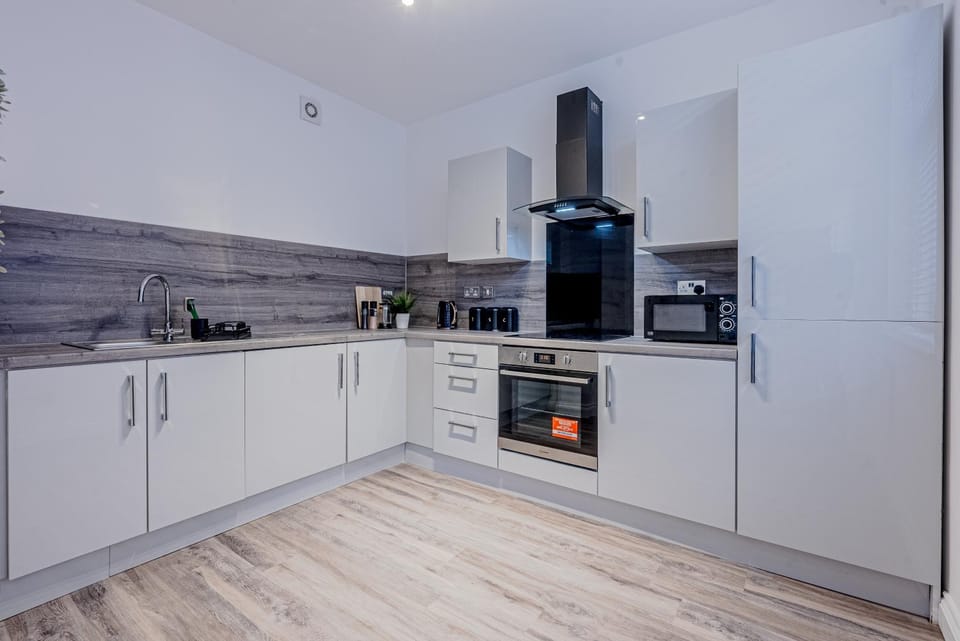 Coffee/tea facilities, Kitchen or kitchenette, oven, stove, toaster