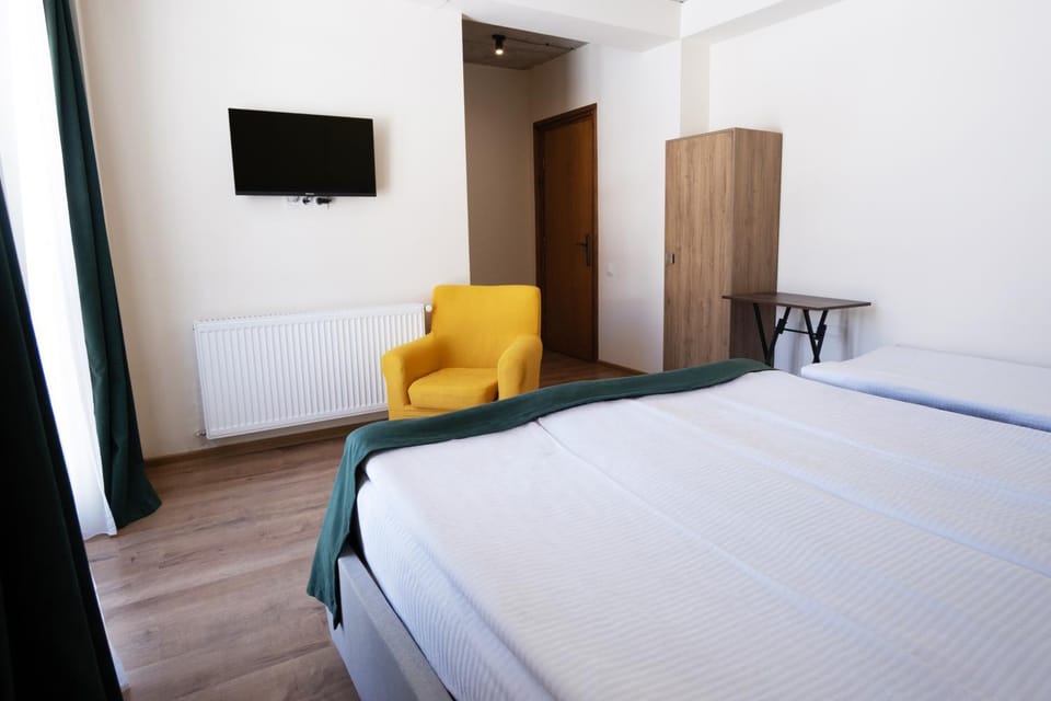 Bed, TV and multimedia, Photo of the whole room, Bedroom, internet, wardrobe