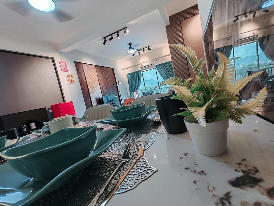 Kitchen or kitchenette, Food and drinks
