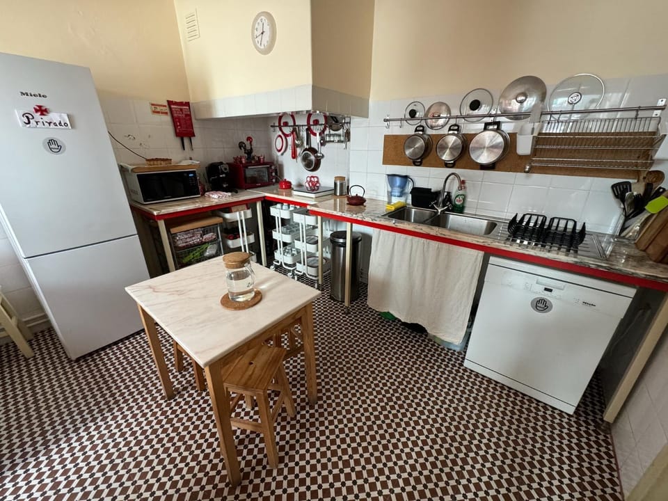 Property building, Coffee/tea facilities, Kitchen or kitchenette