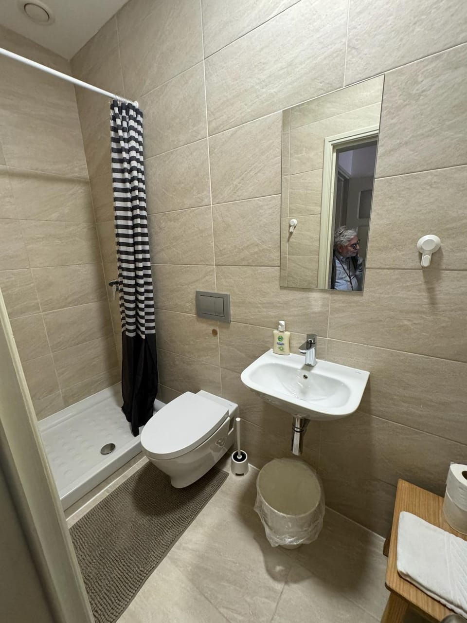 Shower, Toilet, Bathroom, towels