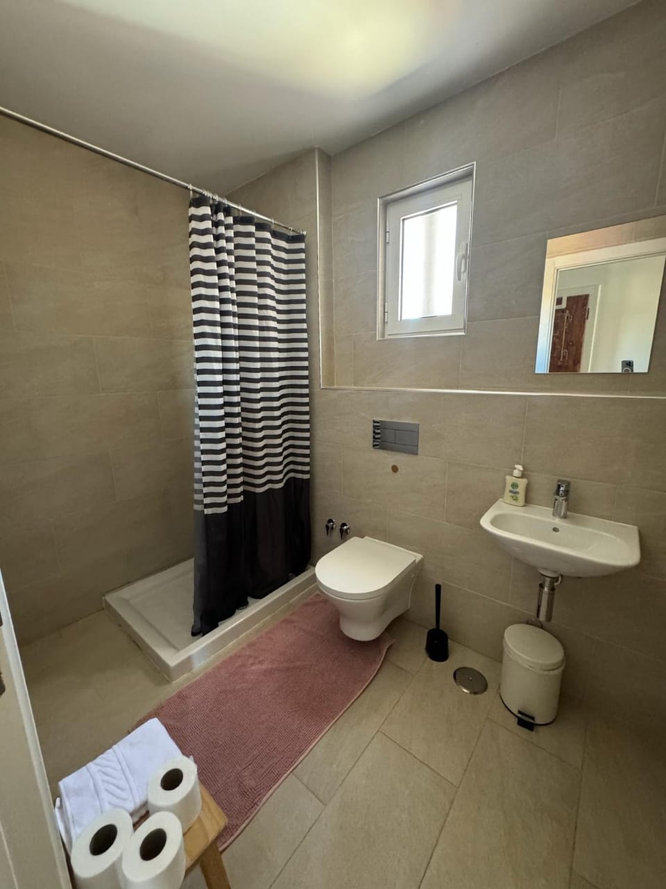 Toilet, Bathroom, towels