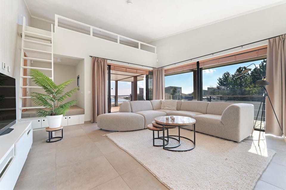 Living room, Seating area