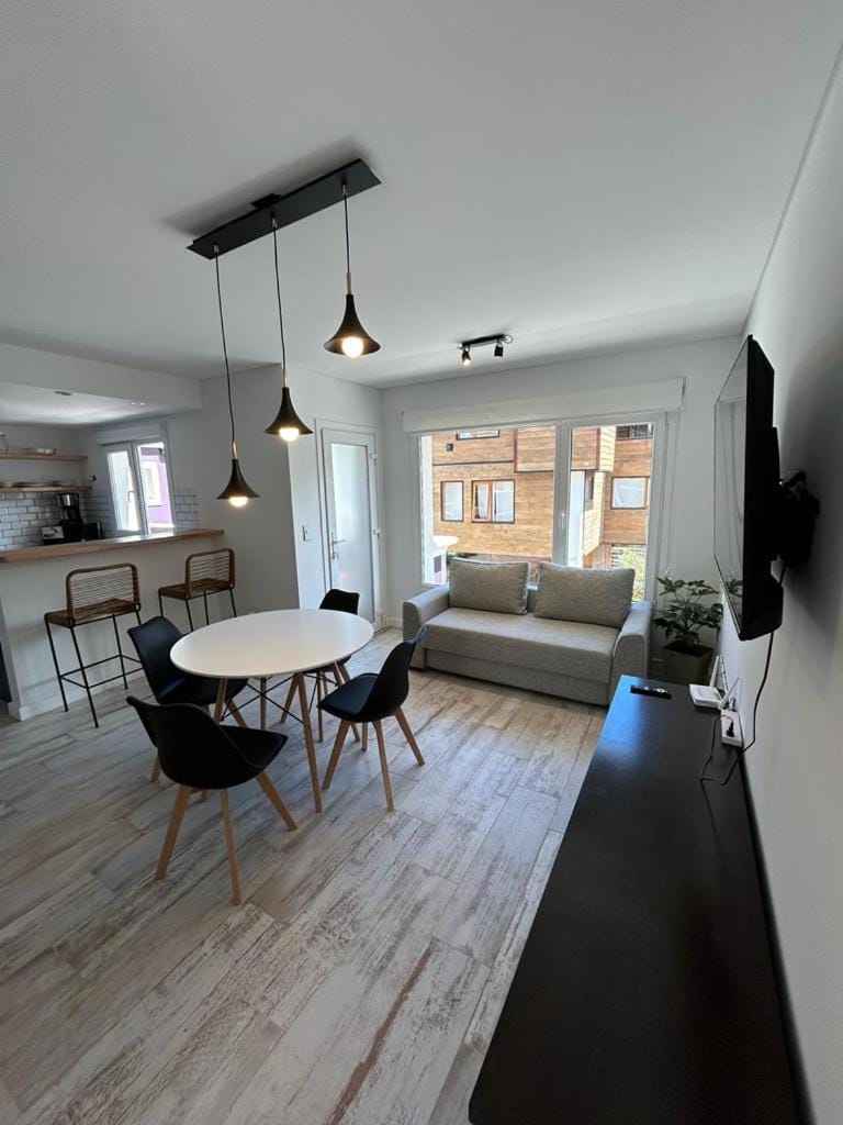 Communal lounge/ TV room, TV and multimedia, Dining area