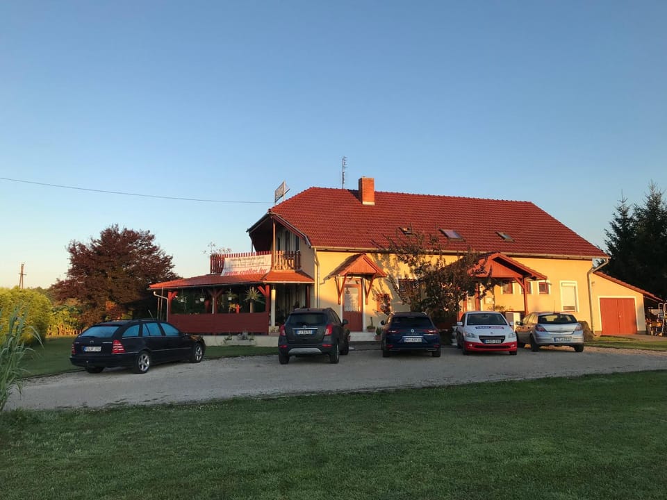 Vadvirág vendégház Bed and Breakfast in Slovenia
