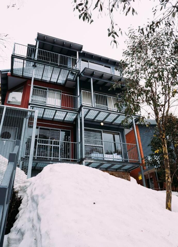Snow Fall Lodge at Falls Creek - Incredible Views House in Falls Creek