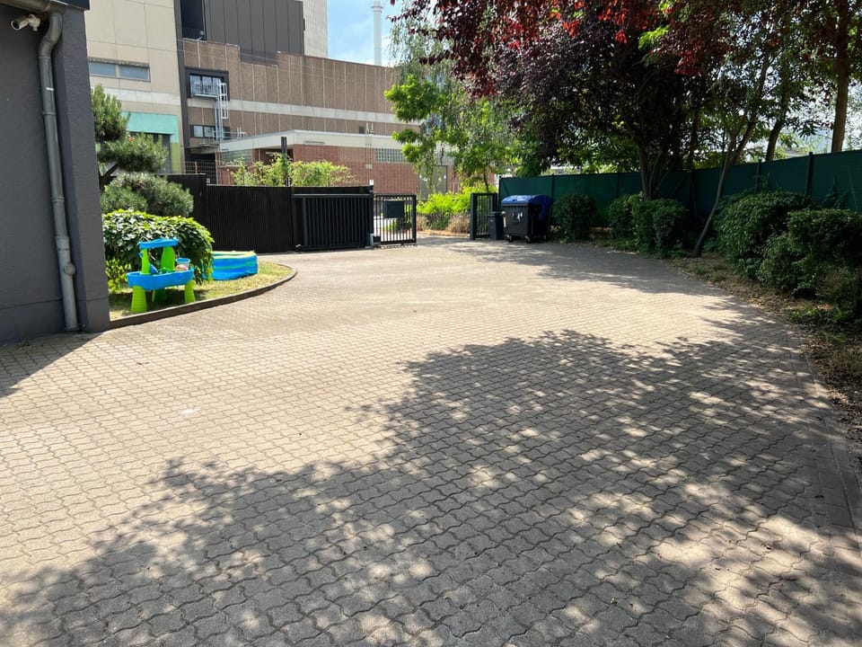 Property building, Patio, Parking