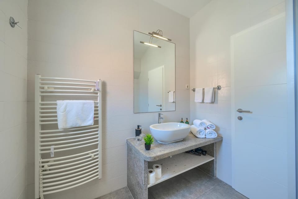 Bathroom, towels