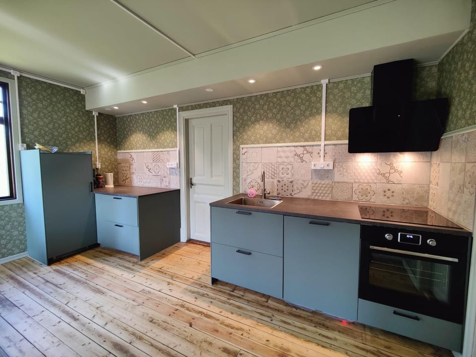Kitchen or kitchenette, dishwasher, pet friendly, stove, kitchen