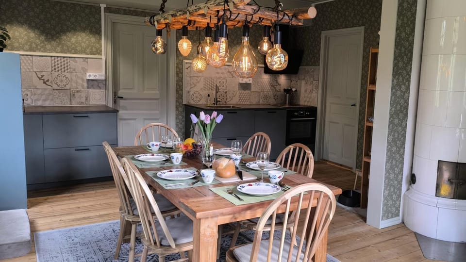 Dining area, kitchen