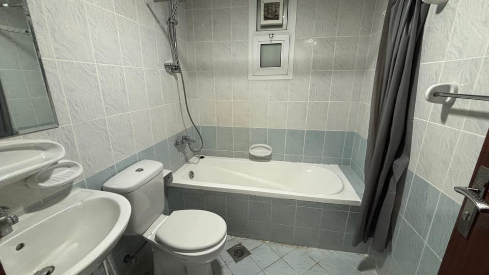 Shower, Toilet, Bathroom, Bath, towels