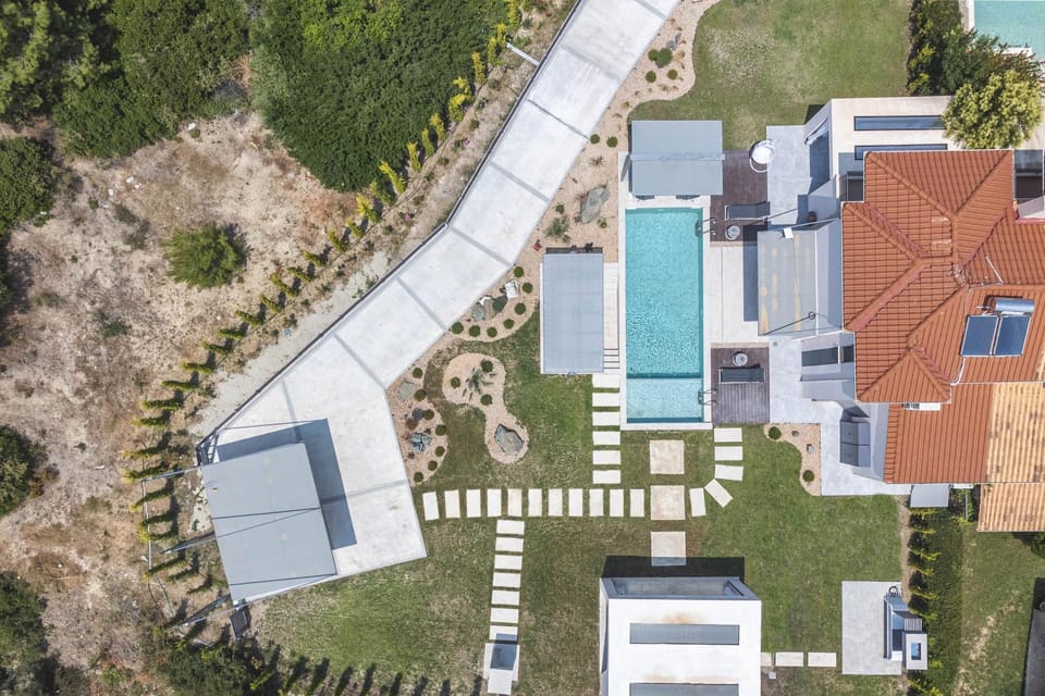 Property building, Bird's eye view, Swimming pool