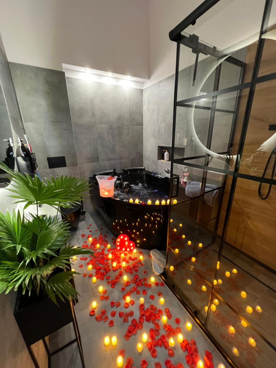 Hot Tub, Bathroom