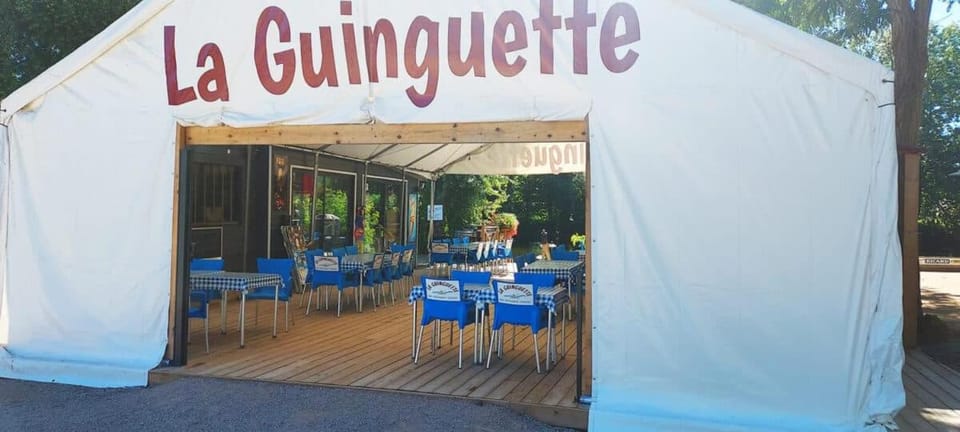 Restaurant/places to eat, Balcony/Terrace, Lounge or bar