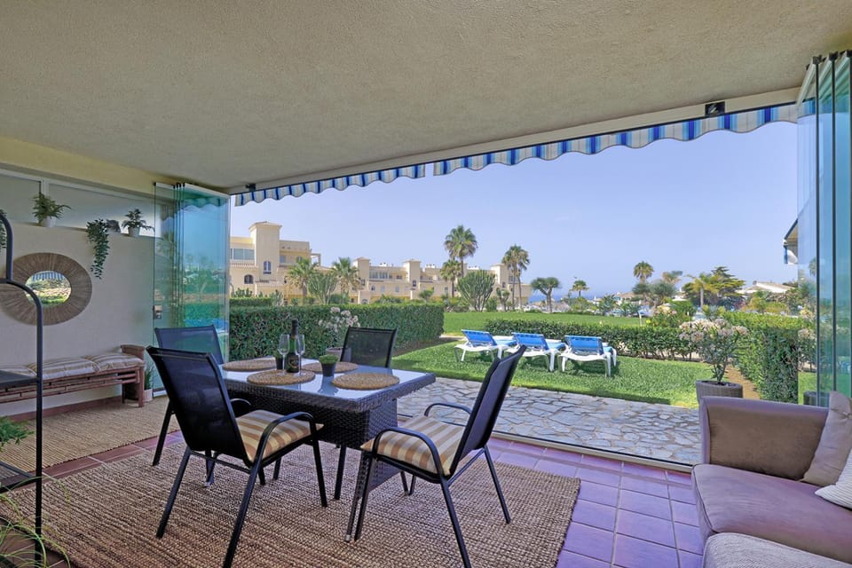 La Cala gorgeous 2 bedroom apartment with stunning gardens, pools and sea views Apartment in Costa del Sol
