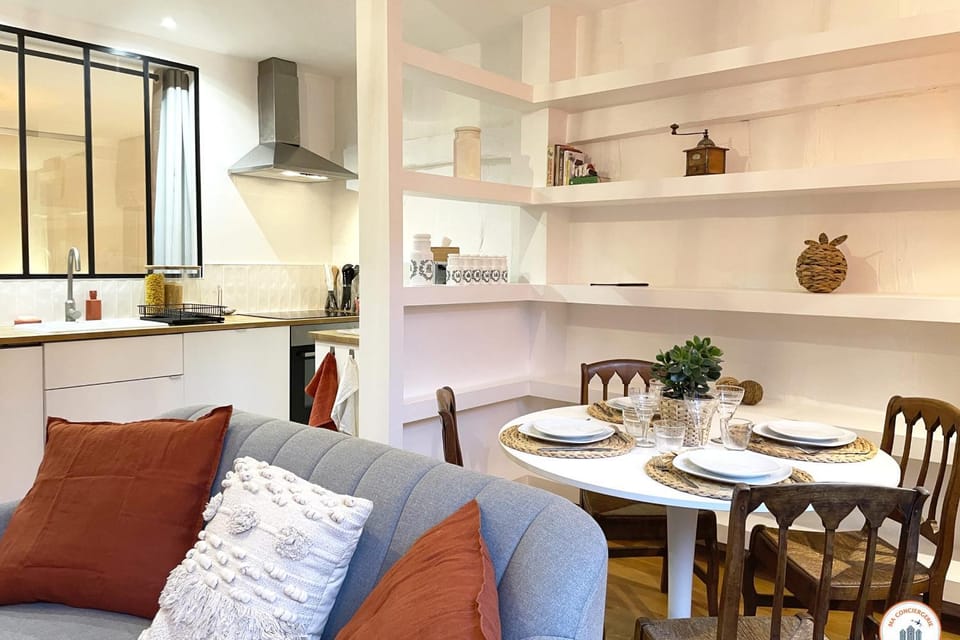 Kitchen or kitchenette, Living room, Seating area, Dining area, minibar, pet friendly, stove