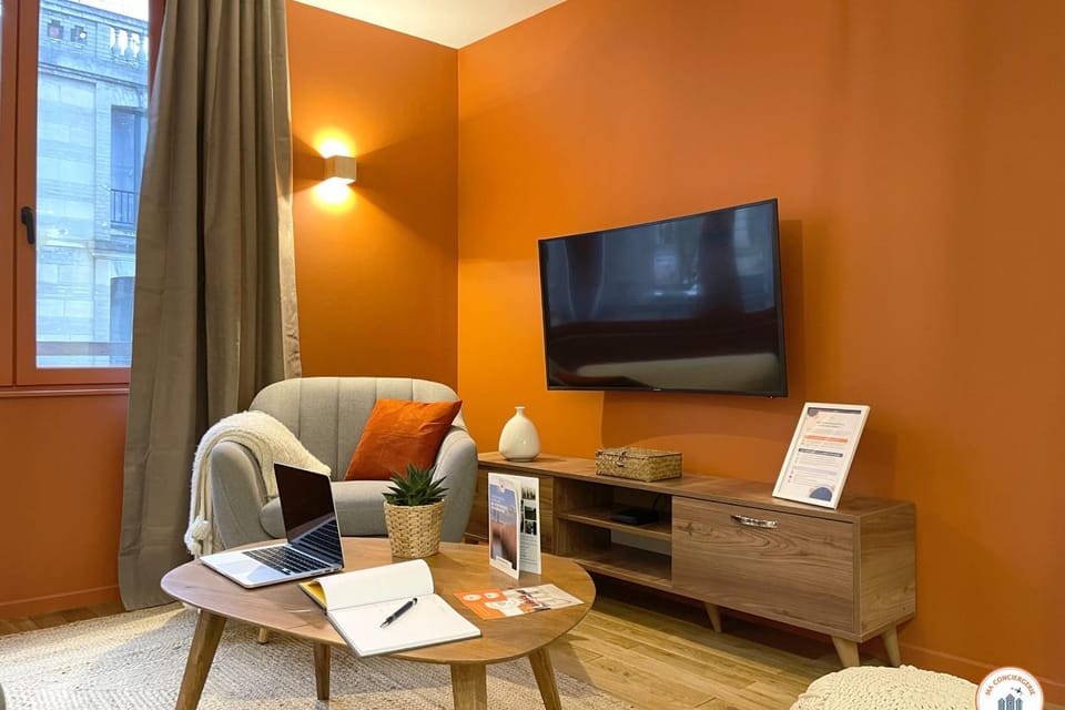 TV and multimedia, Living room, Seating area
