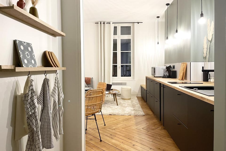 Kitchen or kitchenette, Dining area, minibar, pet friendly, stove