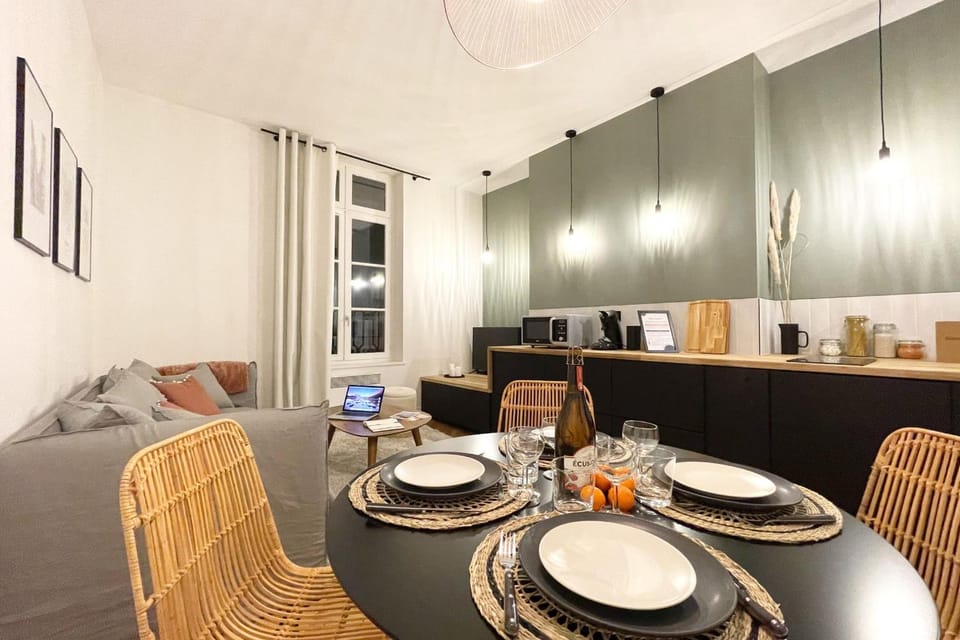 Coffee/tea facilities, Kitchen or kitchenette, Living room, Seating area, Dining area, minibar, toaster