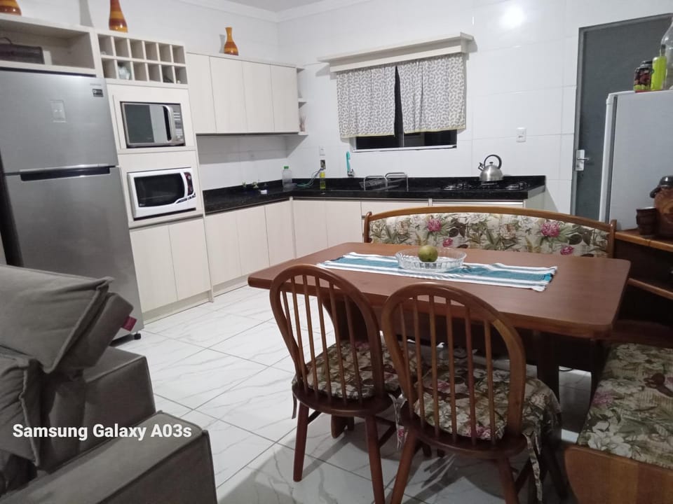 Casa de fácil acesso 1a2km da prai House in Balneário Camboriú