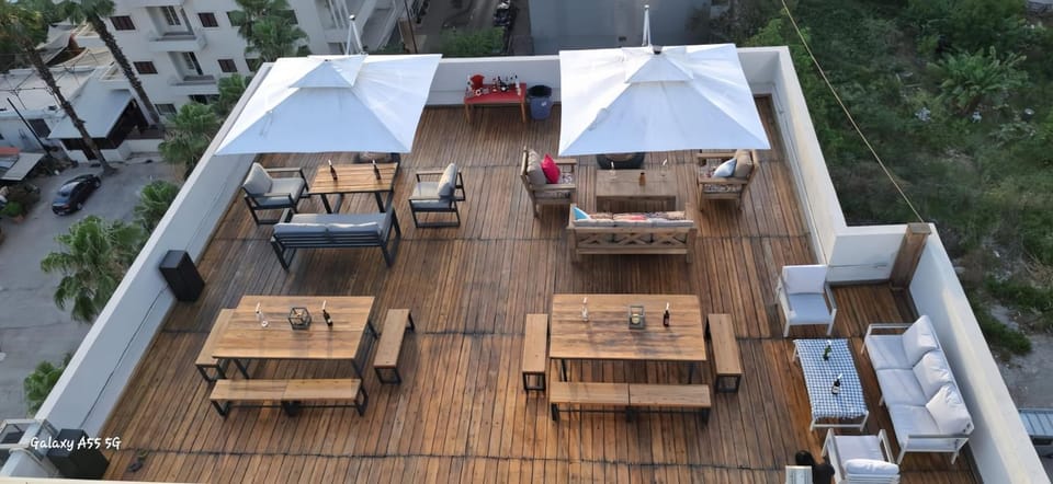 Restaurant/places to eat, Lounge or bar