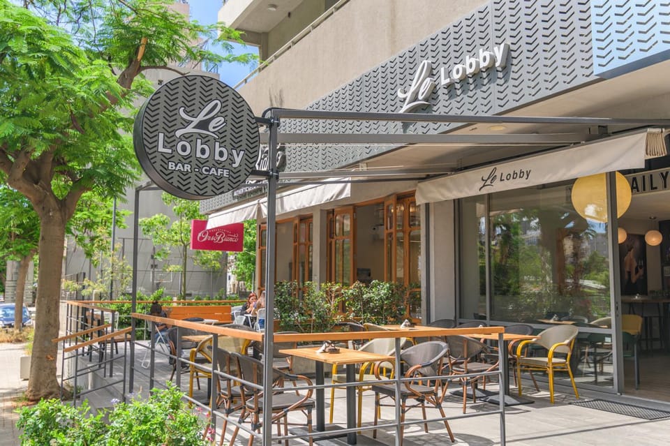 Restaurant/places to eat, Lounge or bar