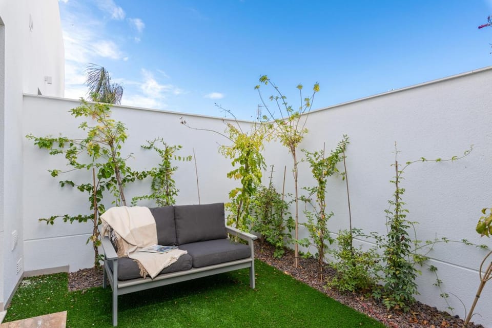 Garden, Seating area, Garden view