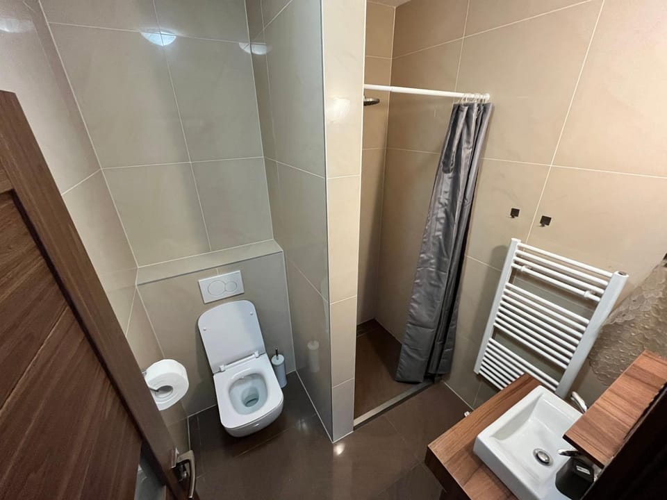 Shower, Toilet, Bathroom