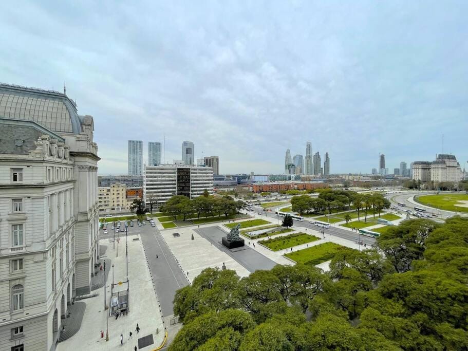 Nearby landmark, City view, Location