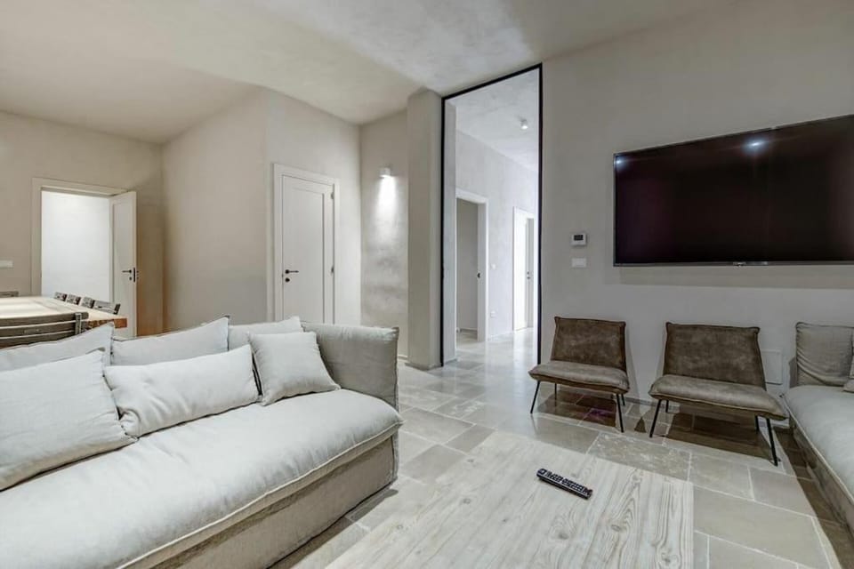 Communal lounge/ TV room, TV and multimedia, Living room, Seating area