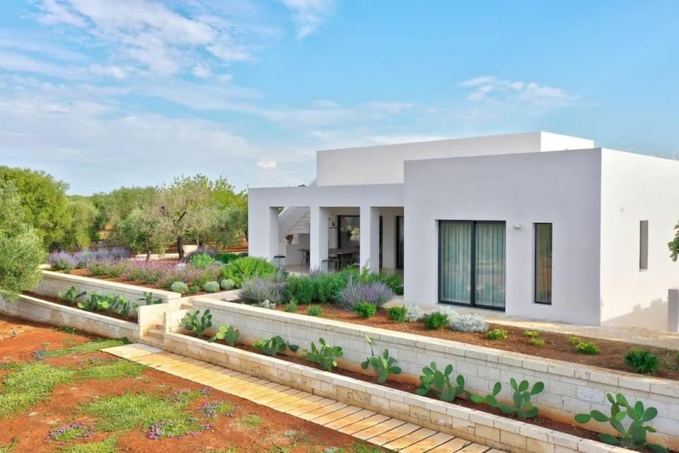 Property building, Day, Garden, Garden view