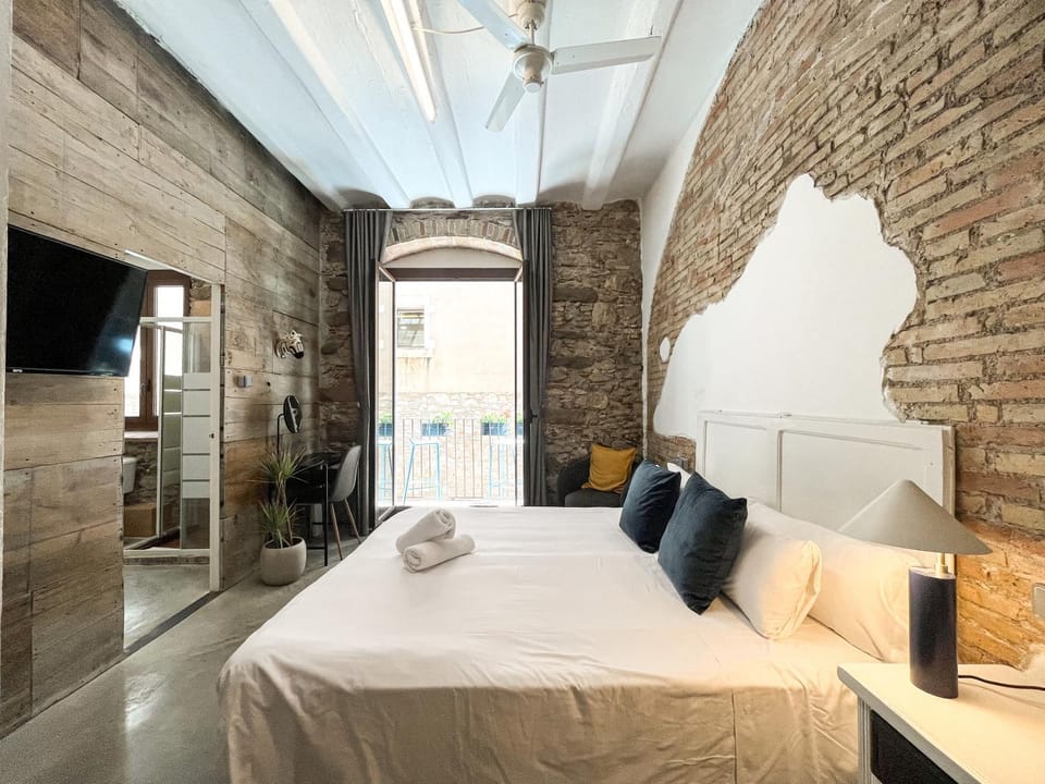 Aptw Pool in heart of old town Apartment in Girona