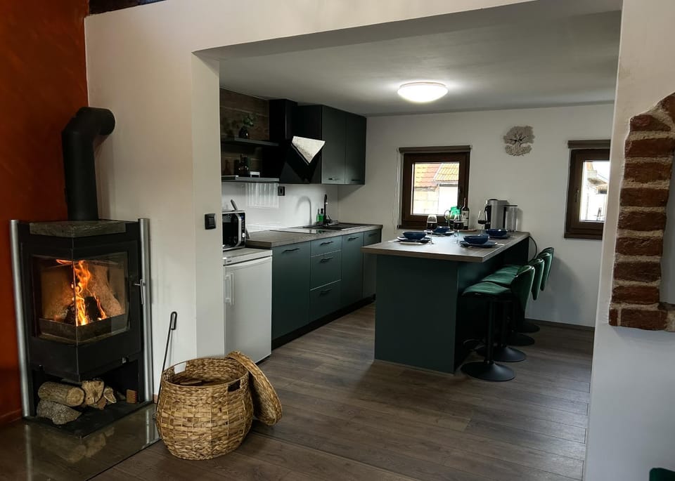 Kitchen or kitchenette, flat iron