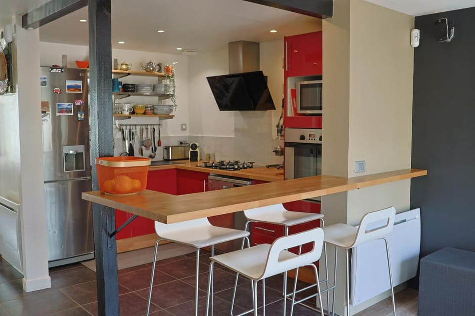 Kitchen or kitchenette, Lounge or bar