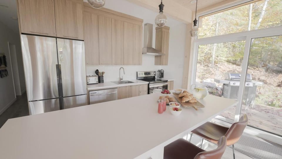 BBQ facilities, Coffee/tea facilities, Kitchen or kitchenette, Dining area, dishwasher, pet friendly, stove, toaster