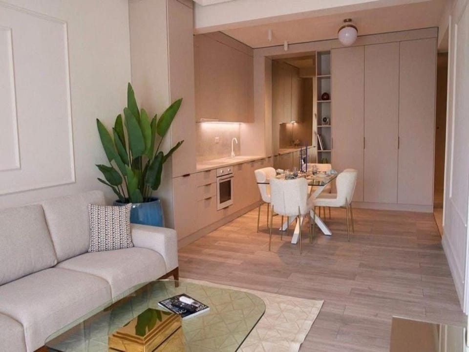 Kitchen or kitchenette, Living room, Seating area, Dining area