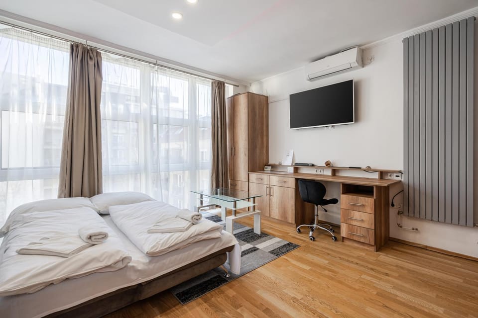 Bed, Living room