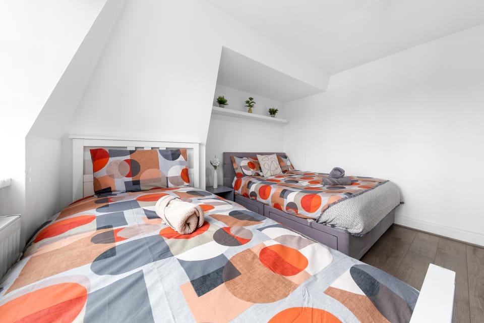 Photo of the whole room, Bedroom
