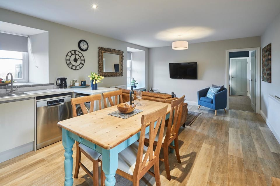 TV and multimedia, Kitchen or kitchenette, Living room, Seating area, Dining area, minibar, pet friendly