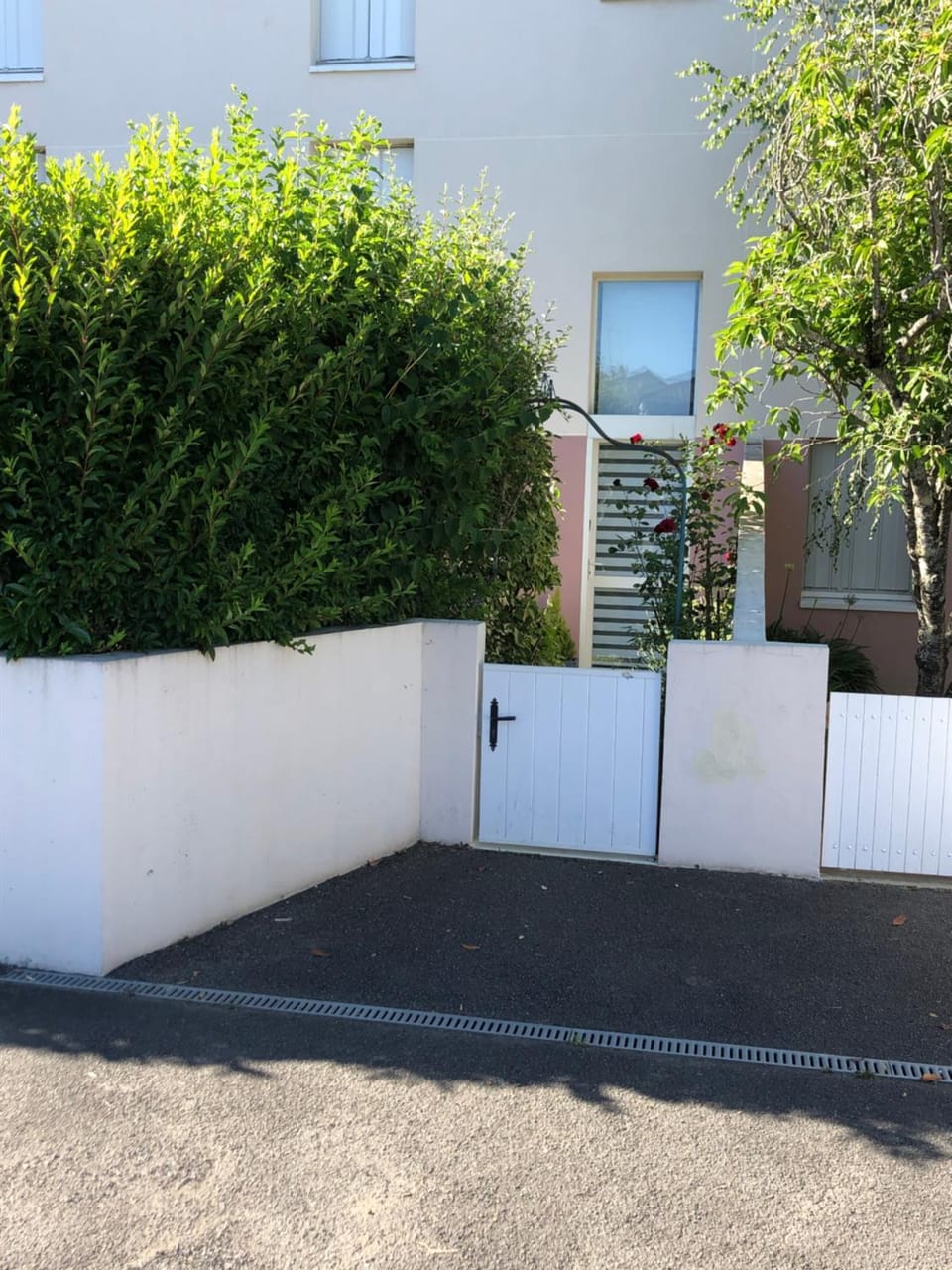 Appartement Hôpital en duplex avec parking et jardinet Apartment in Bourges