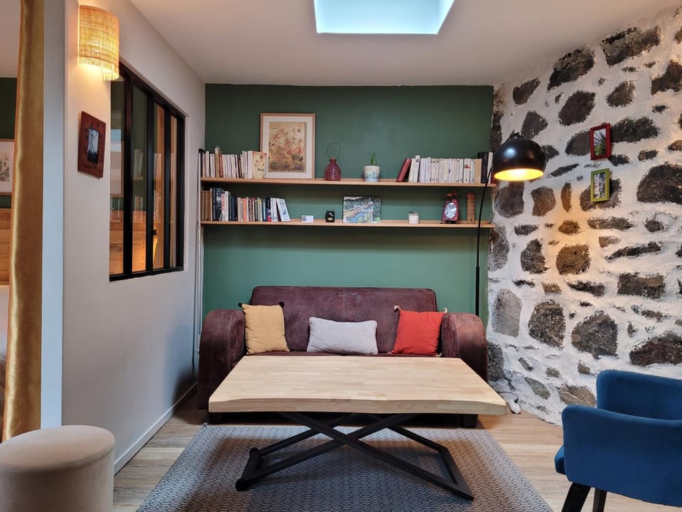 La maisonnette sous le cerisier Chalet in Auvergne-Rhône-Alpes