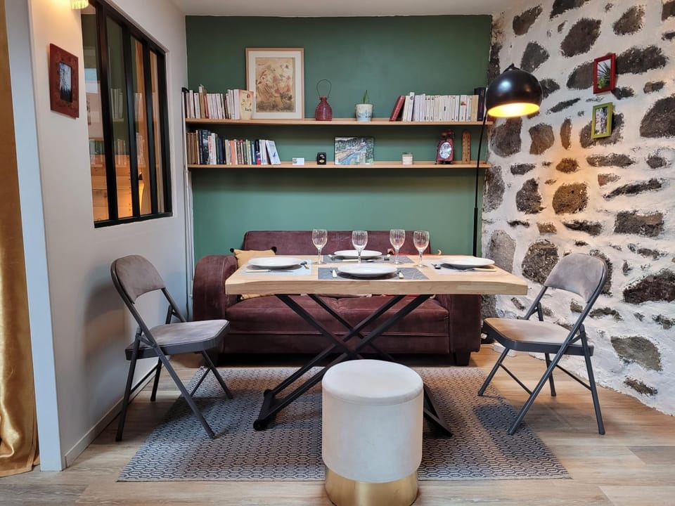 La maisonnette sous le cerisier Chalet in Auvergne-Rhône-Alpes