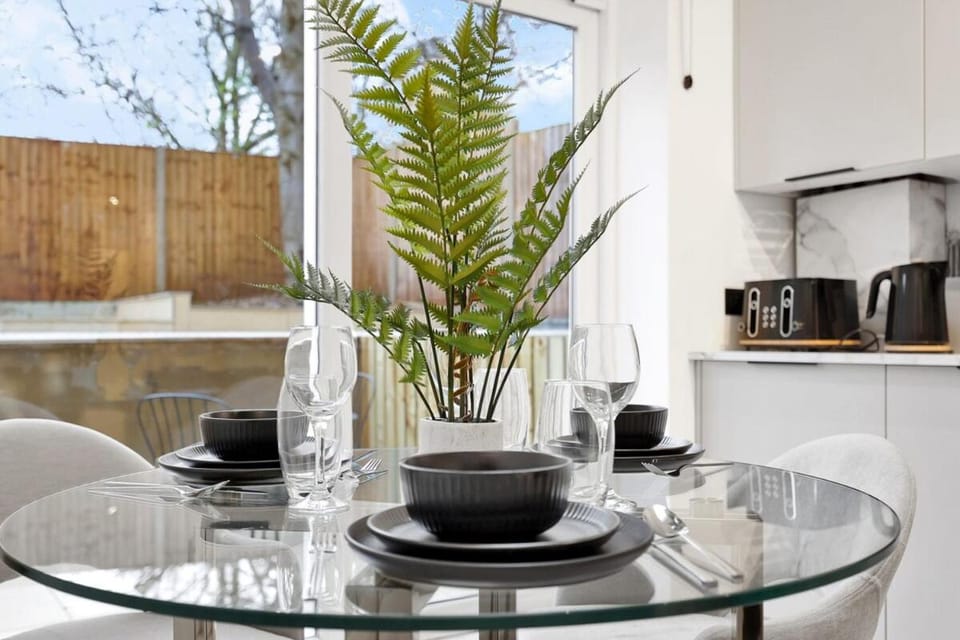 Hilldrop Apartments Short Term Rental & Flexible Renting Islington with Free WiFi, Parking & Garden Apartment in London Borough of Islington