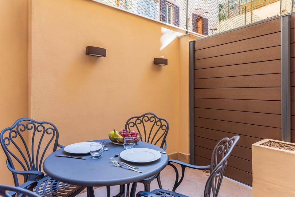 Patio, Day, Balcony/Terrace, Dining area