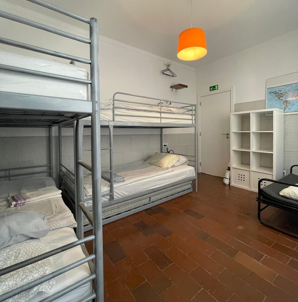 Bed, Bedroom, bunk bed, towels