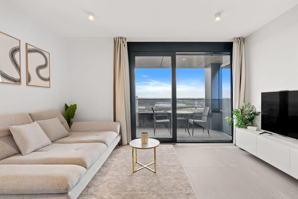 TV and multimedia, View (from property/room), Balcony/Terrace, Living room, Seating area